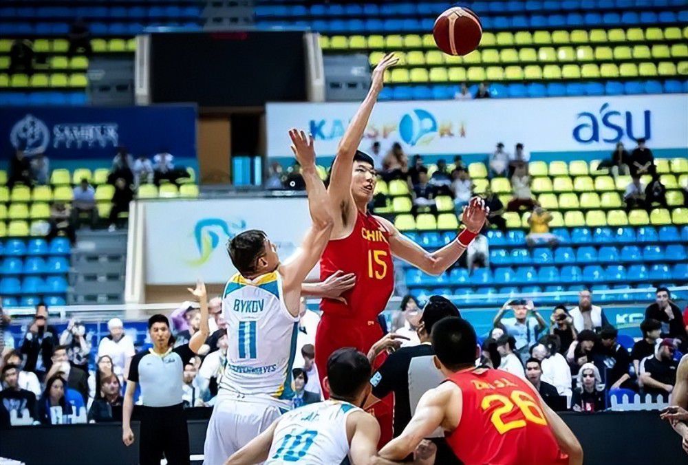 字母哥多项数据队史第1：出场&三双&盖帽&罚球等NBA常规赛，雄鹿在主场以128-119击败火箭。